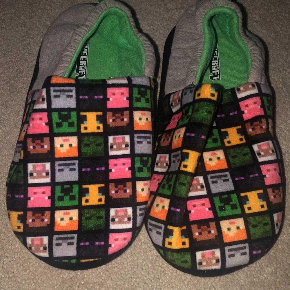 Mind craft  Minecraft Kids‎ 4-5 Slippers NWOT